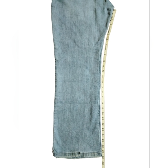 Vintage 'As Real As Wrangler' Light Wash Relaxed Fit Women's Denim Jeans - Picture 8 of 13